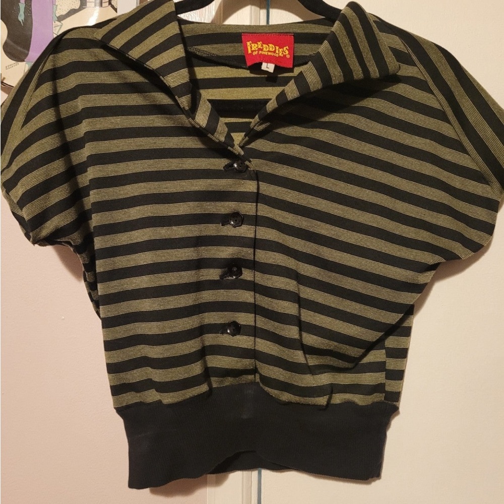 Freddie’s of pinewood black and olive top buttons